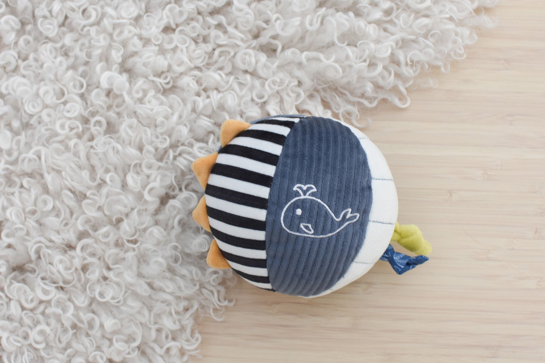 Snuggle Buddy Splashy Whale Textured Ball