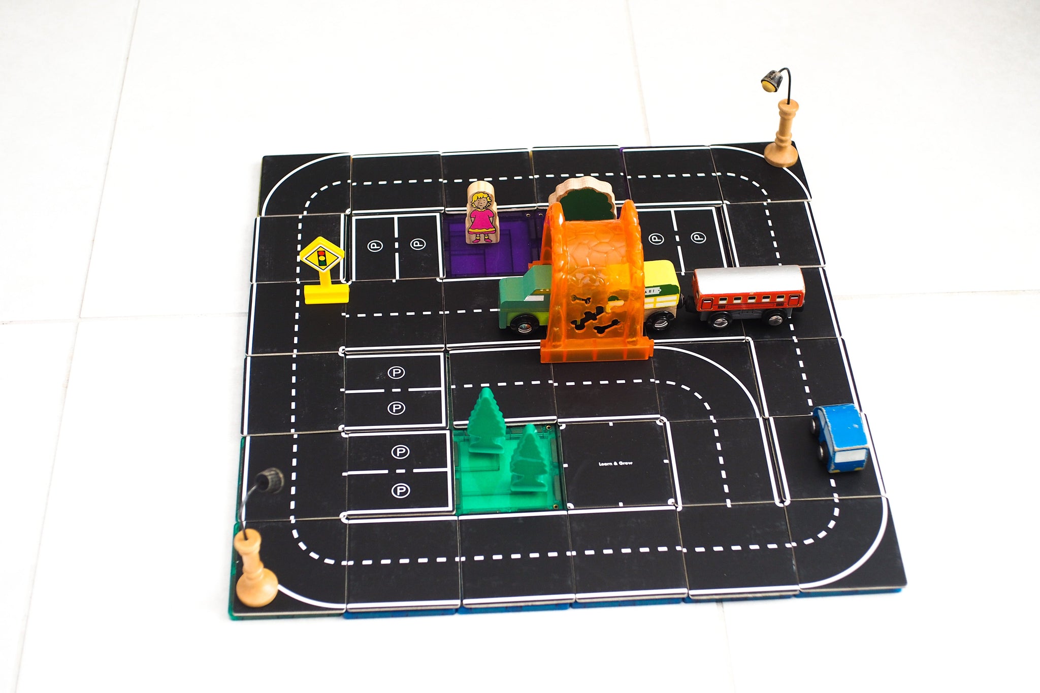 Learn & Grow Toys - Magnetic Tile Topper - Road Pack (40 Piece)