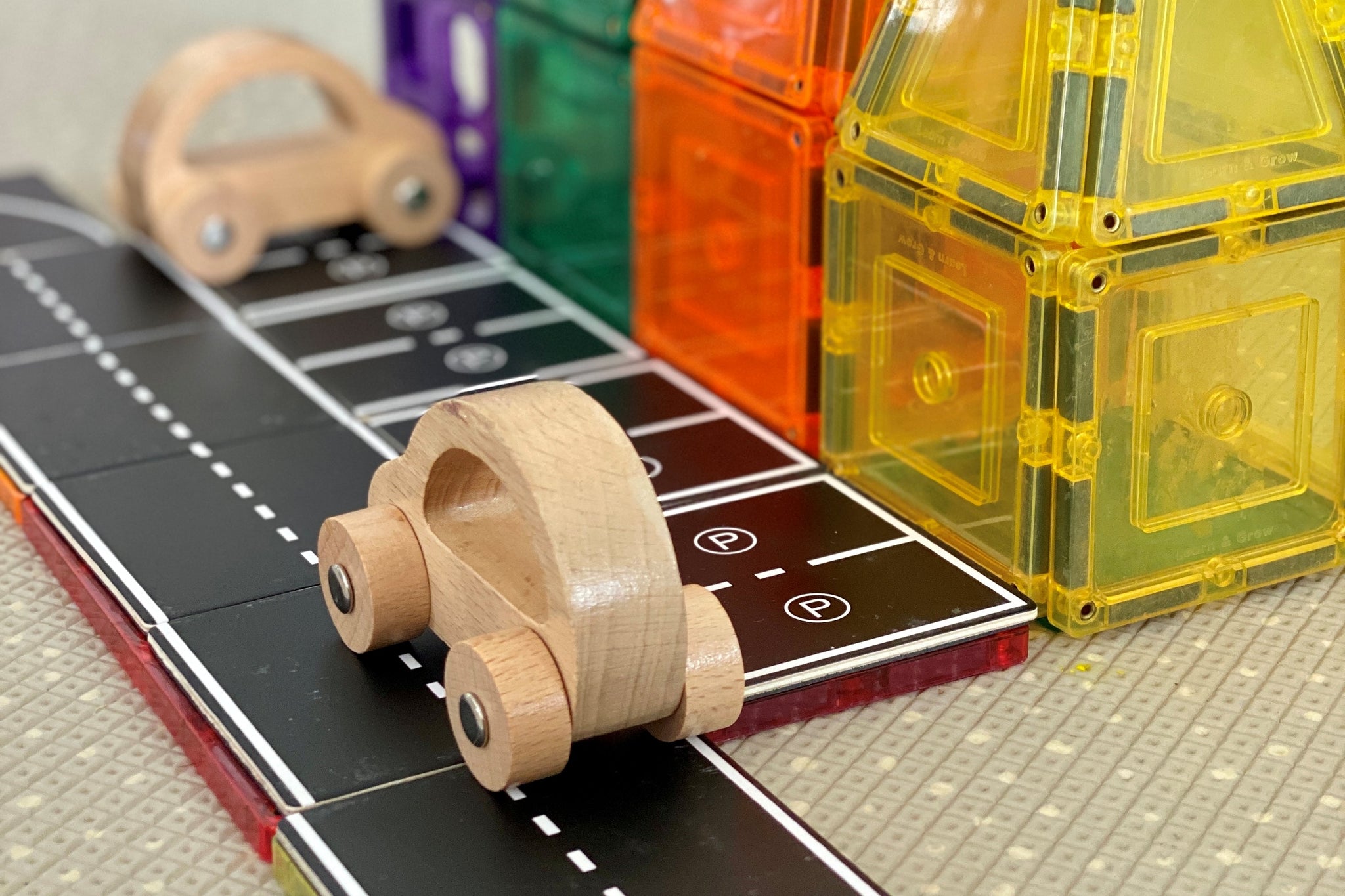 Learn & Grow Toys - Magnetic Tile Topper - Road Pack (40 Piece)