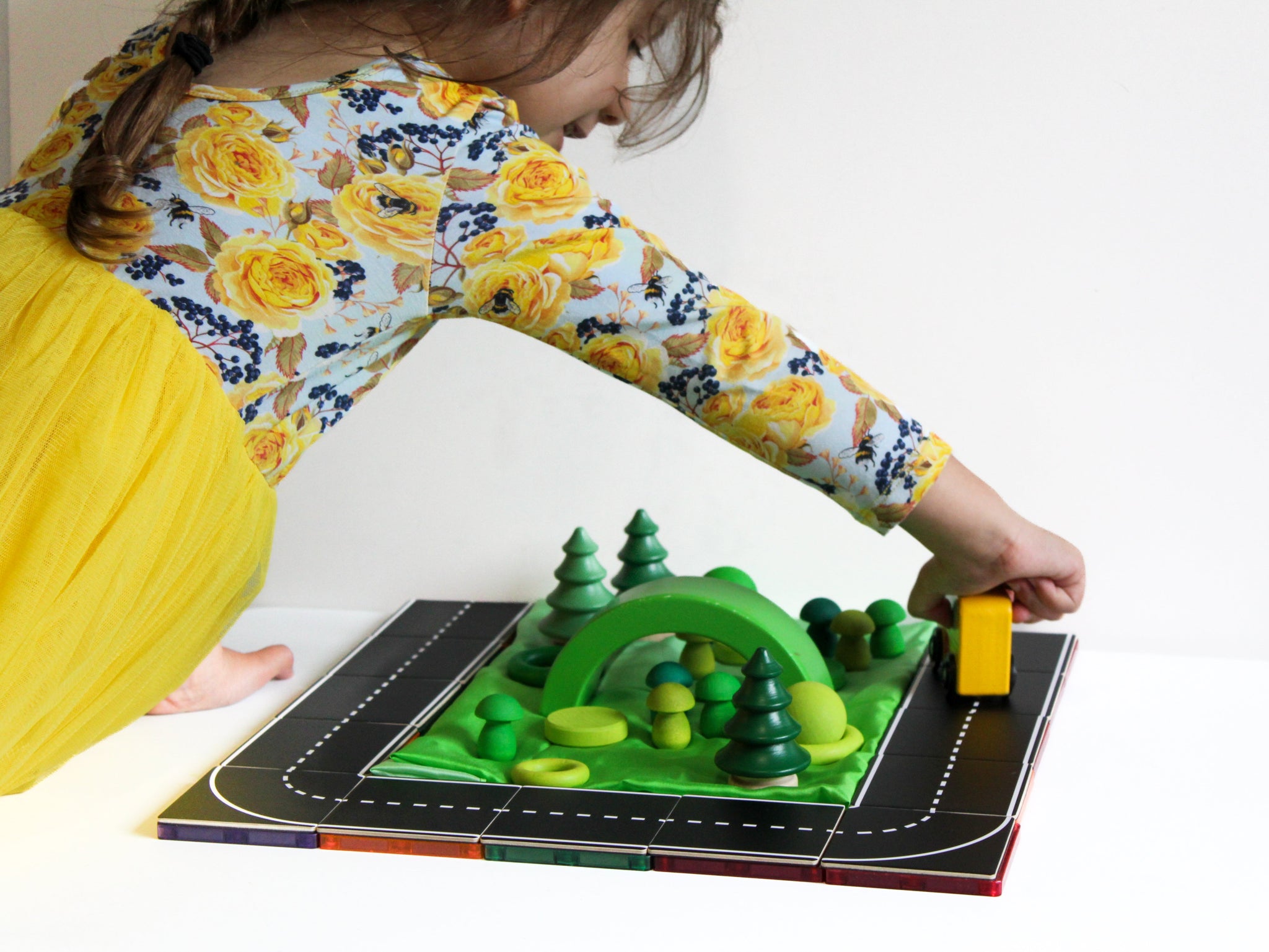 Learn & Grow Toys - Magnetic Tile Topper - Road Pack (40 Piece)